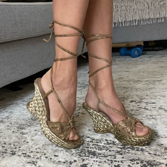 Stuart Weitzman strapped nudist curved wedged sandals - Picture 2 of 8